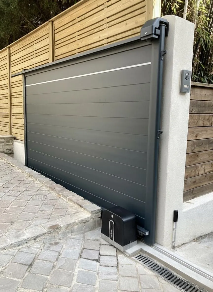 Automatic swing gate with keypad entry