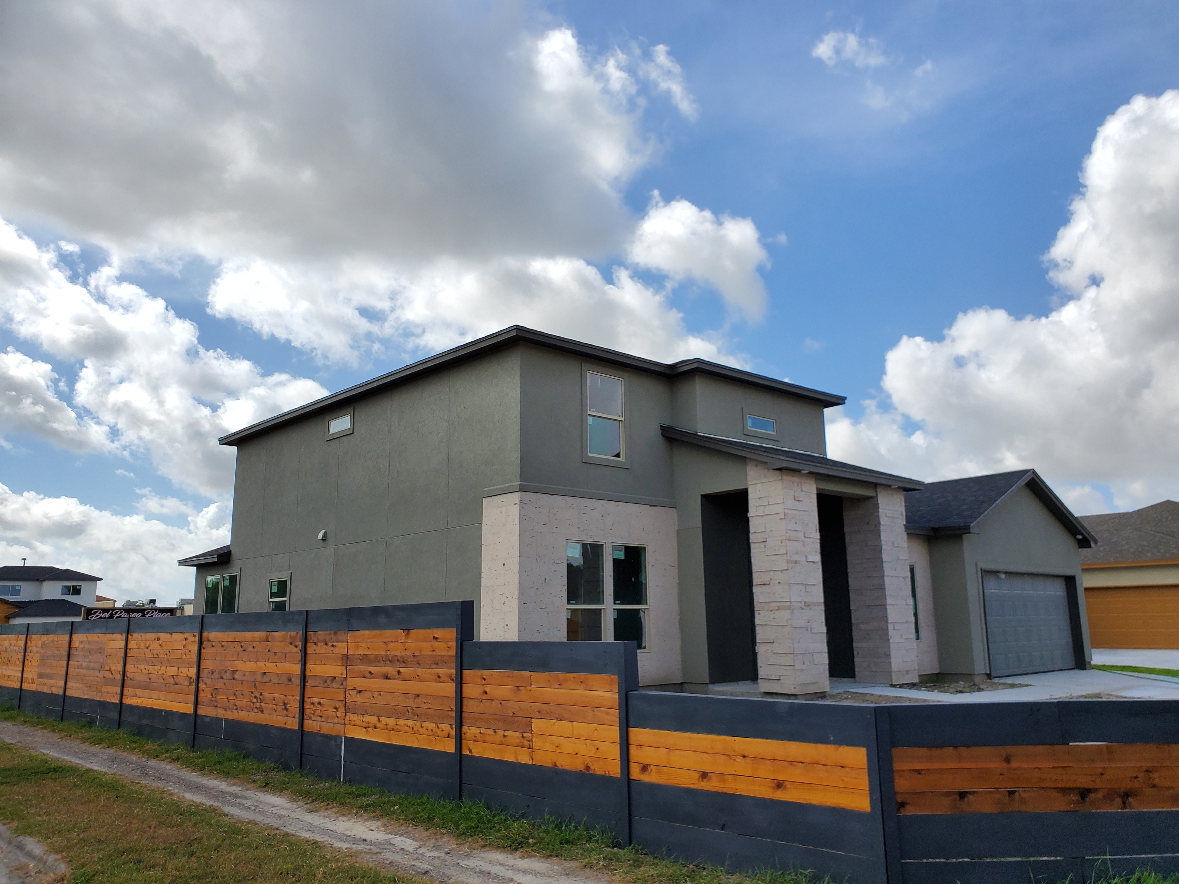 Fence contractor in Alice, TX