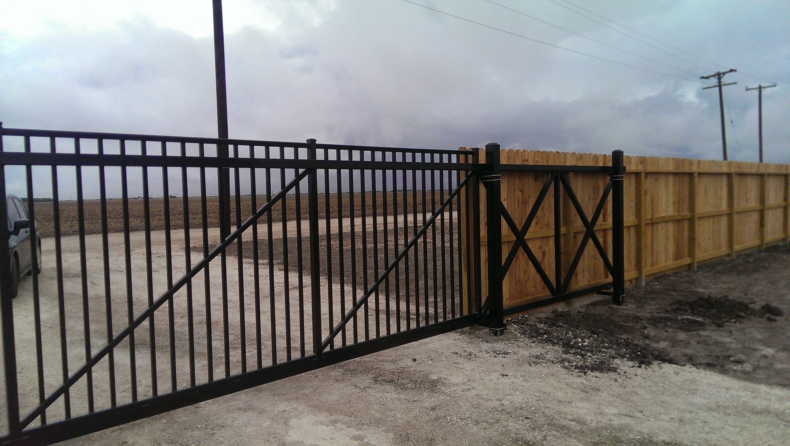 Fence contractor in Kingsville, TX