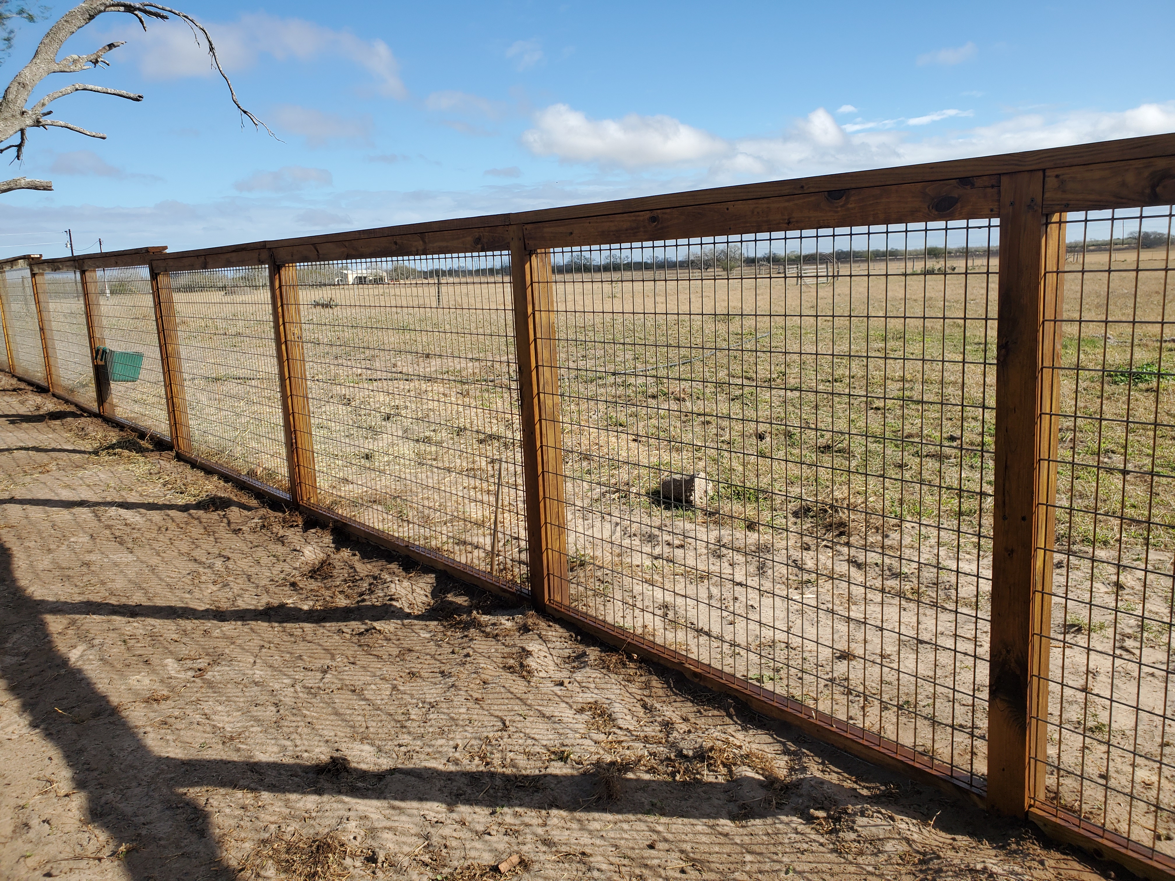 Fence contractor in Sinton, TX
